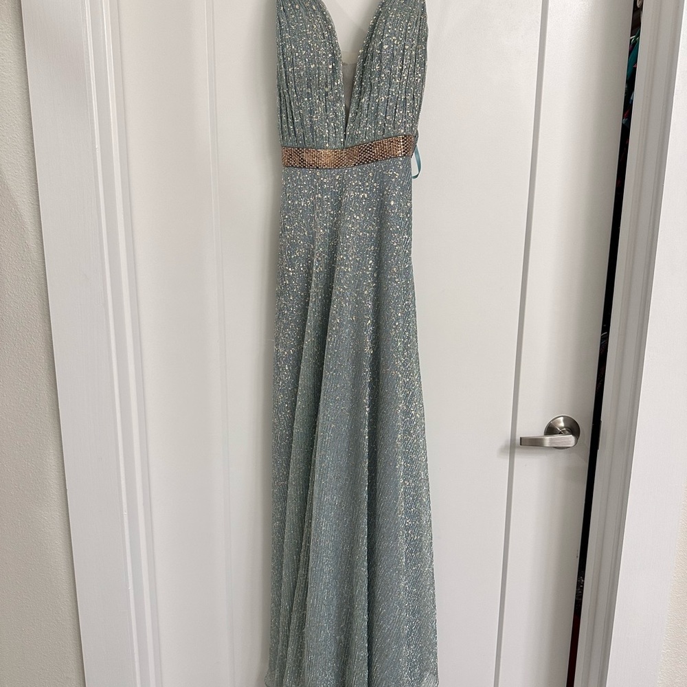 AQUA Foil Fleck Crinkle Mesh Gown - Picture 2 of 5